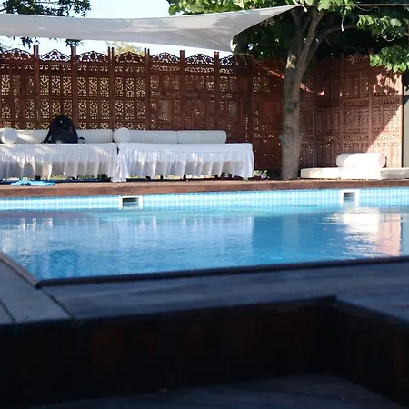 Camping Πανσιόν *